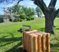 cache-poubelle-publique-en-bois-ferme